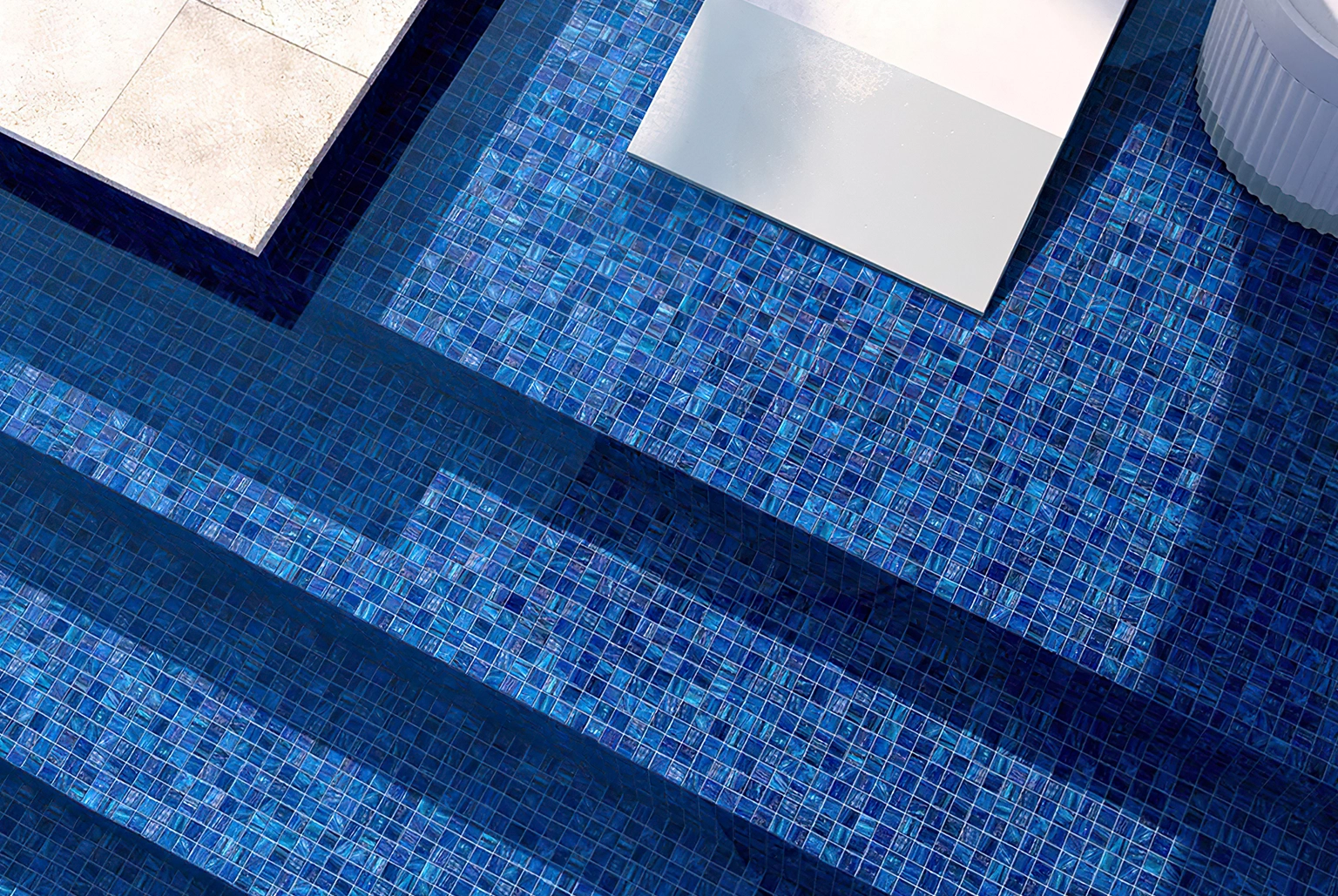 pepelma azul piscina - El secreto del color del agua en tu piscina está en la pepelma