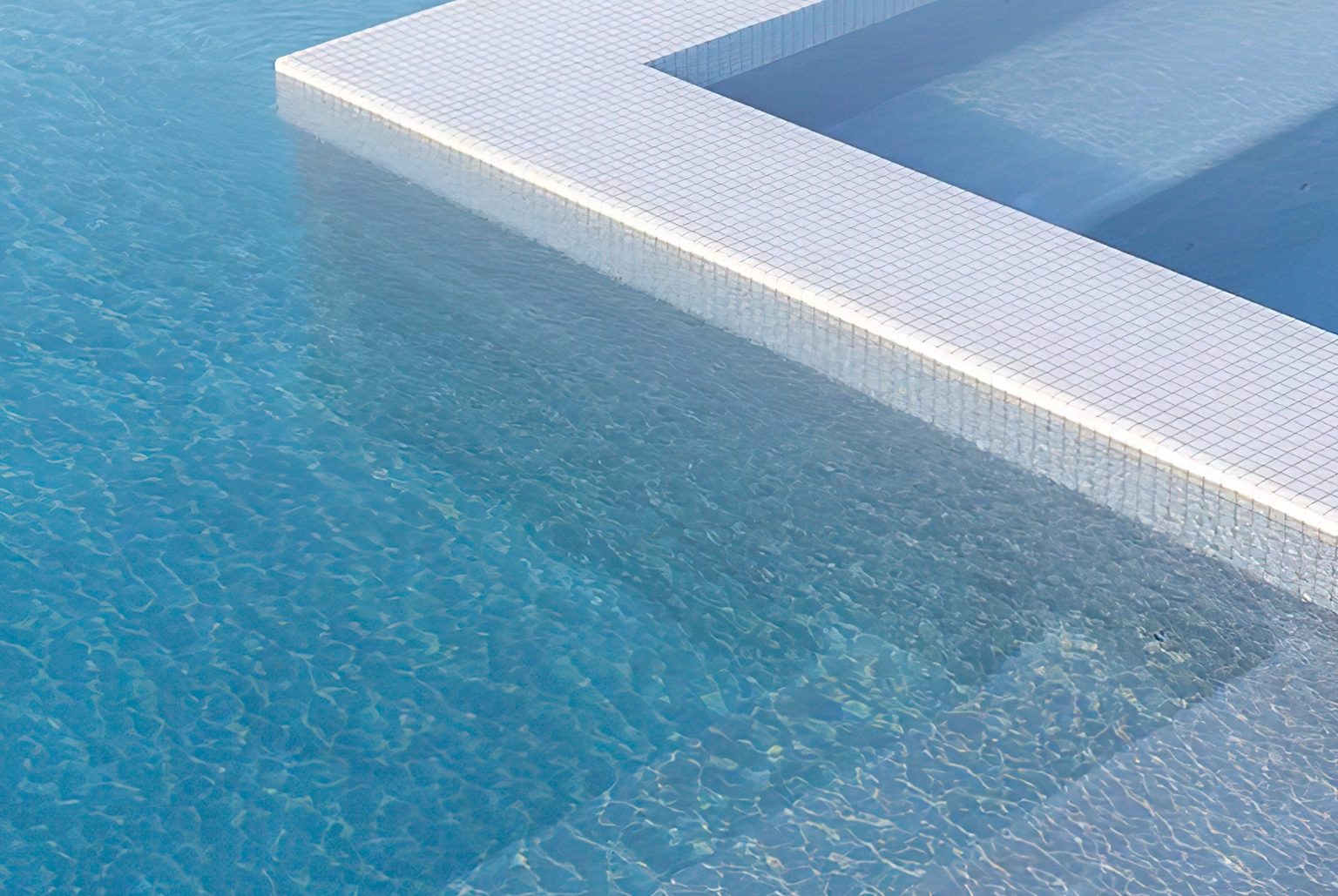 pepelma piscina blanco - El secreto del color del agua en tu piscina está en la pepelma