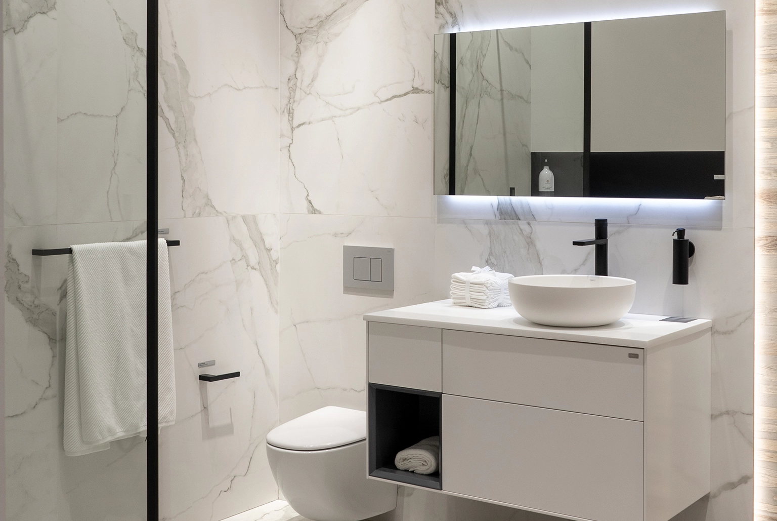 showroom ferretti acabados 5 - Ferretti: acabados exclusivos para proyectos de alto nivel