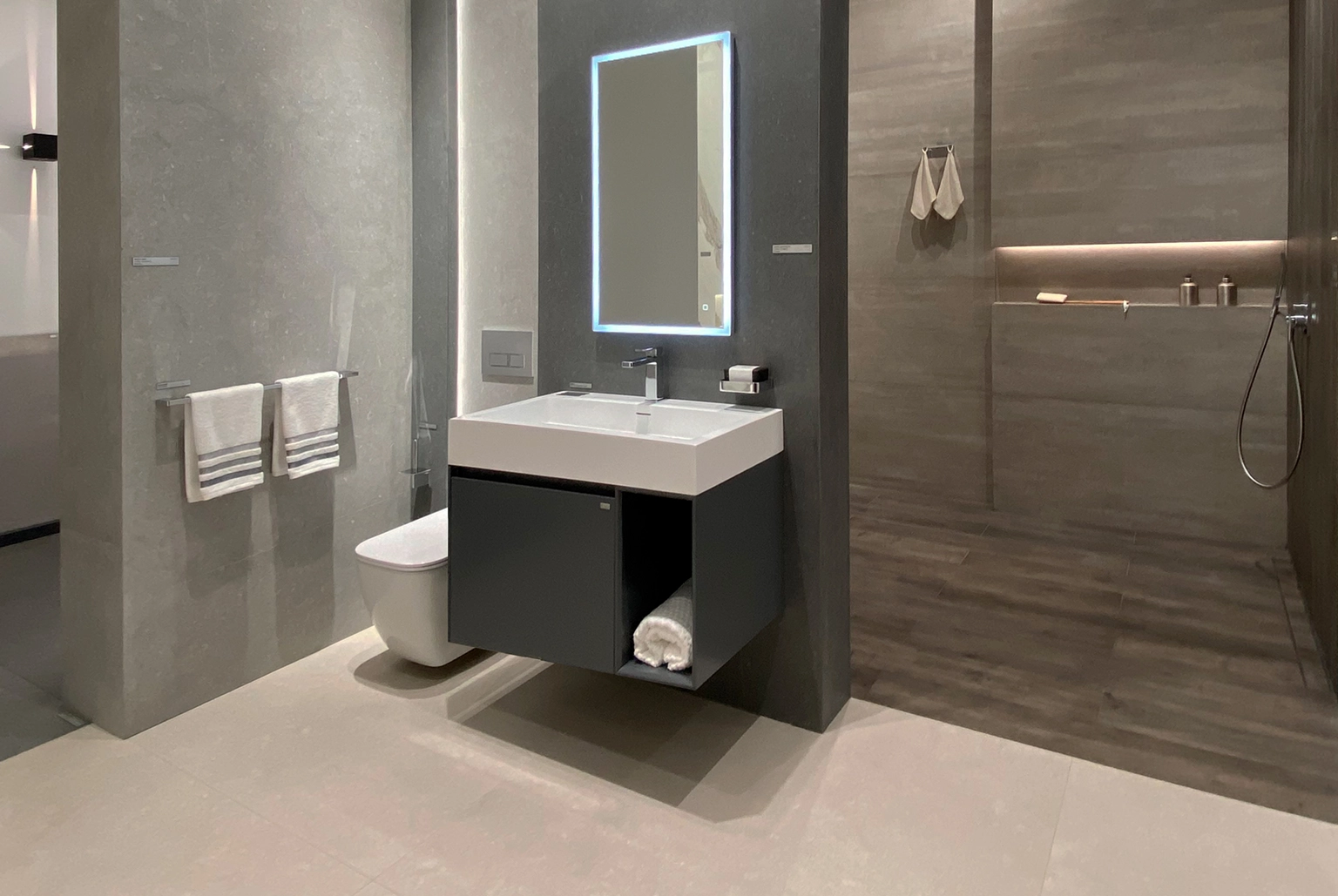 showroom ferretti acabados 8 - Ferretti: acabados exclusivos para proyectos de alto nivel