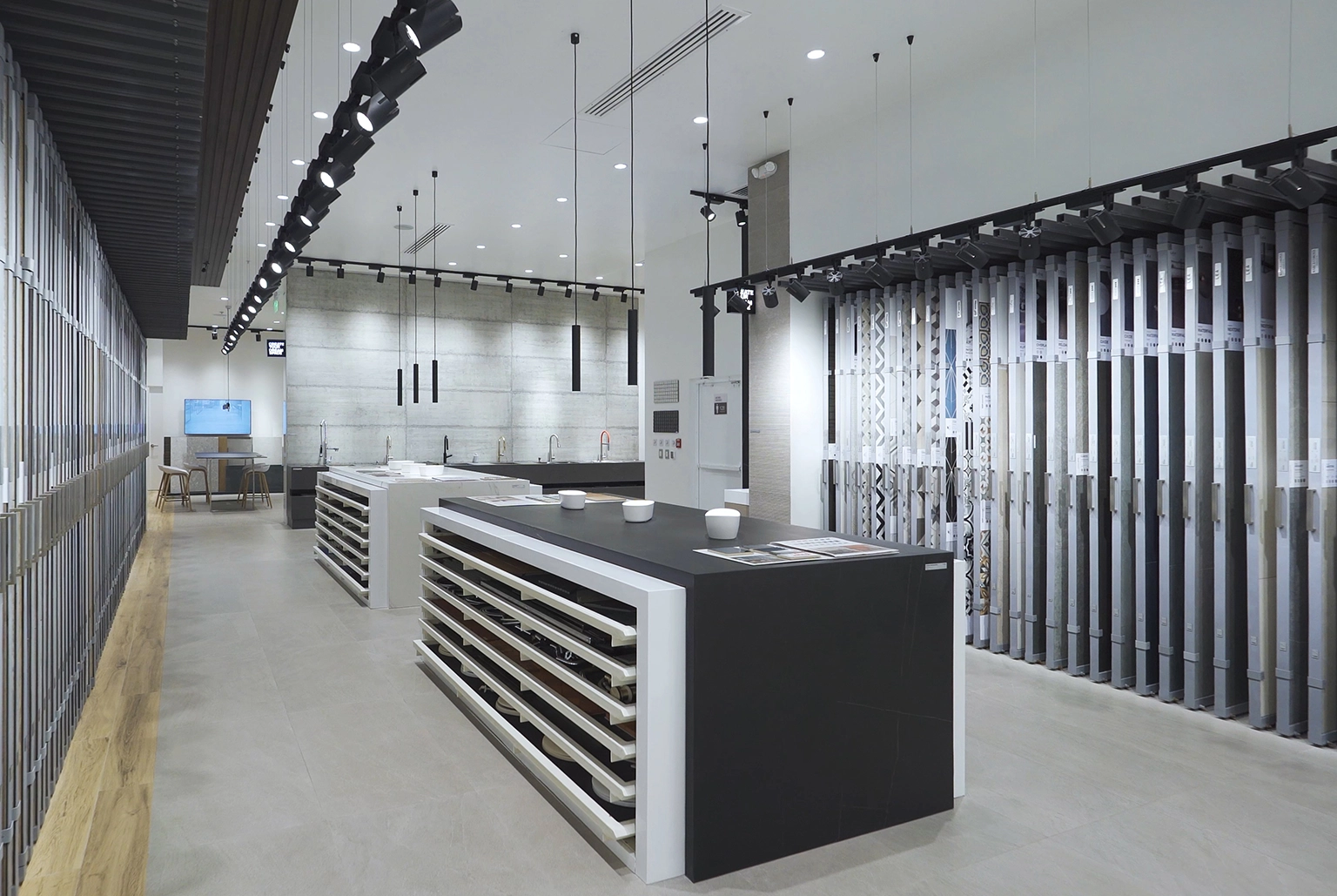 showroom ferretti acabados - Ferretti: acabados exclusivos para proyectos de alto nivel