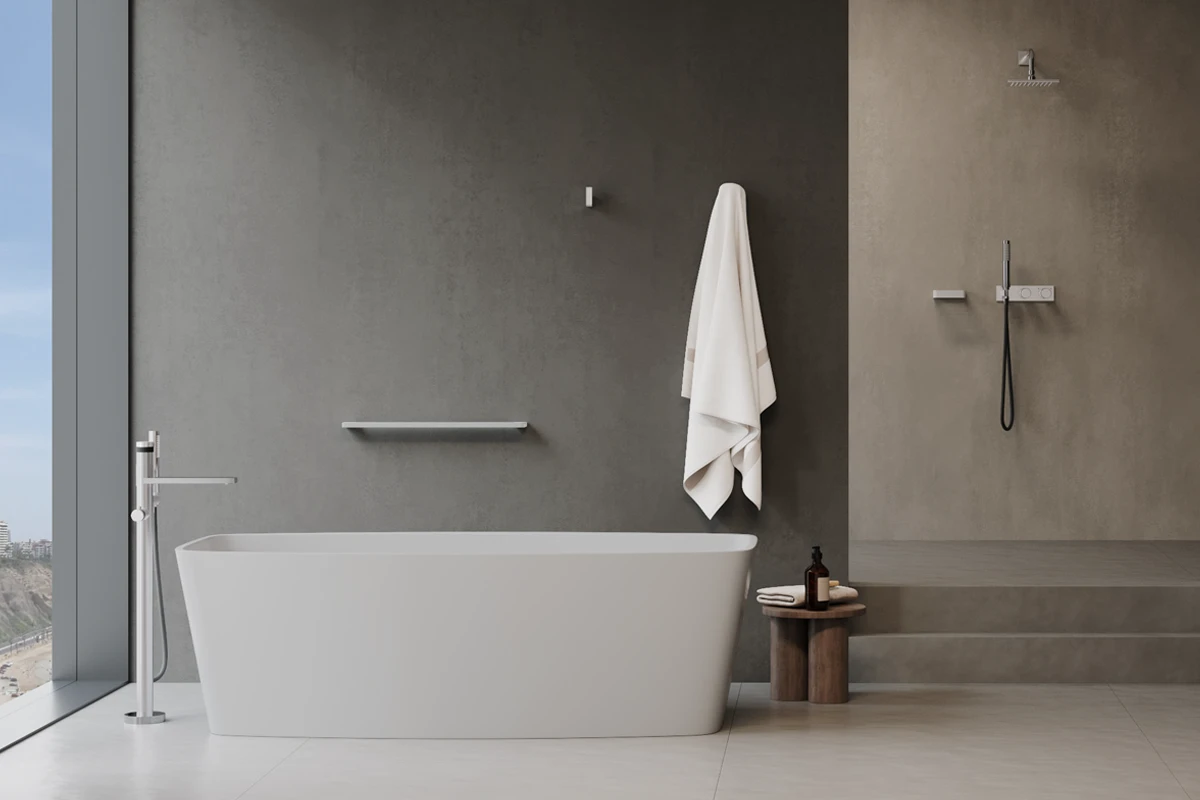 baño con paredes de color neutro y accesorios de baño minimalistas de acero inoxidable