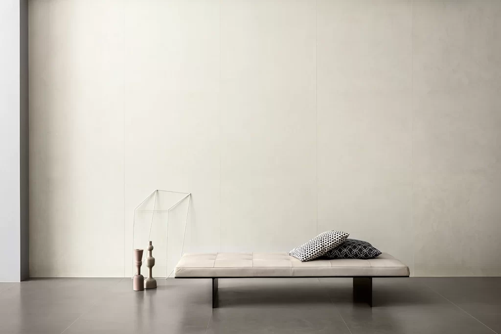 Ambientes modernos con porcelanato XL y tonos neutros