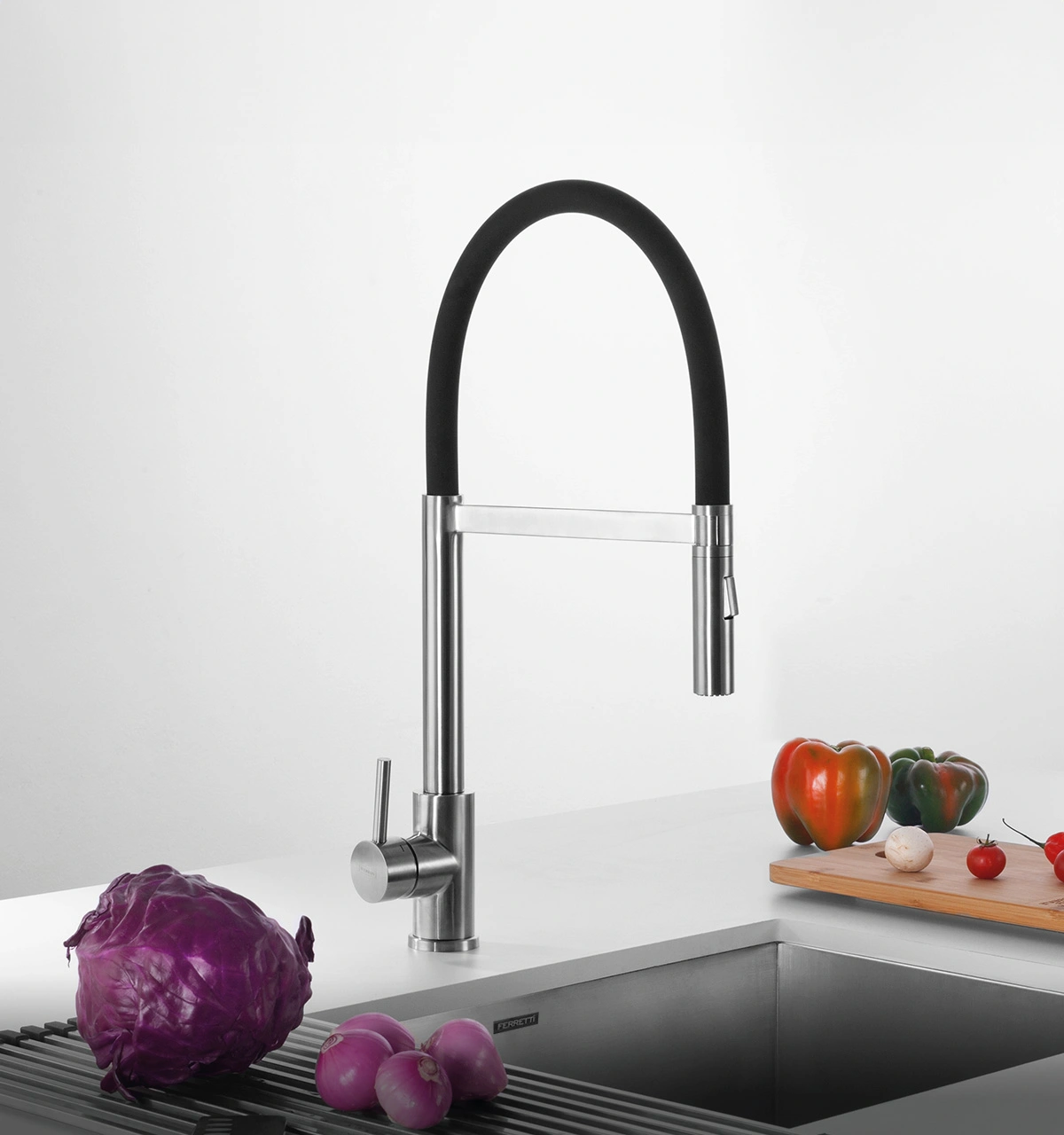 Grifería Holland Zero Plus Cocina de dos Funciones con pico extraíble de Jebe Negro